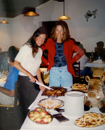 Linda and Julie giving cooking lessons, Toscana 2002