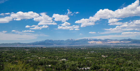 Salt Lake City looking west over the Oquirrh Mountains and Kennecot copper mine. 5031014